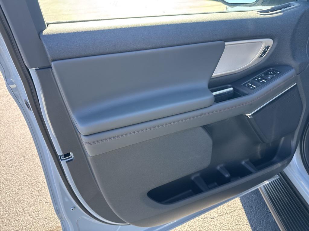 new 2025 Ford Expedition car, priced at $68,958