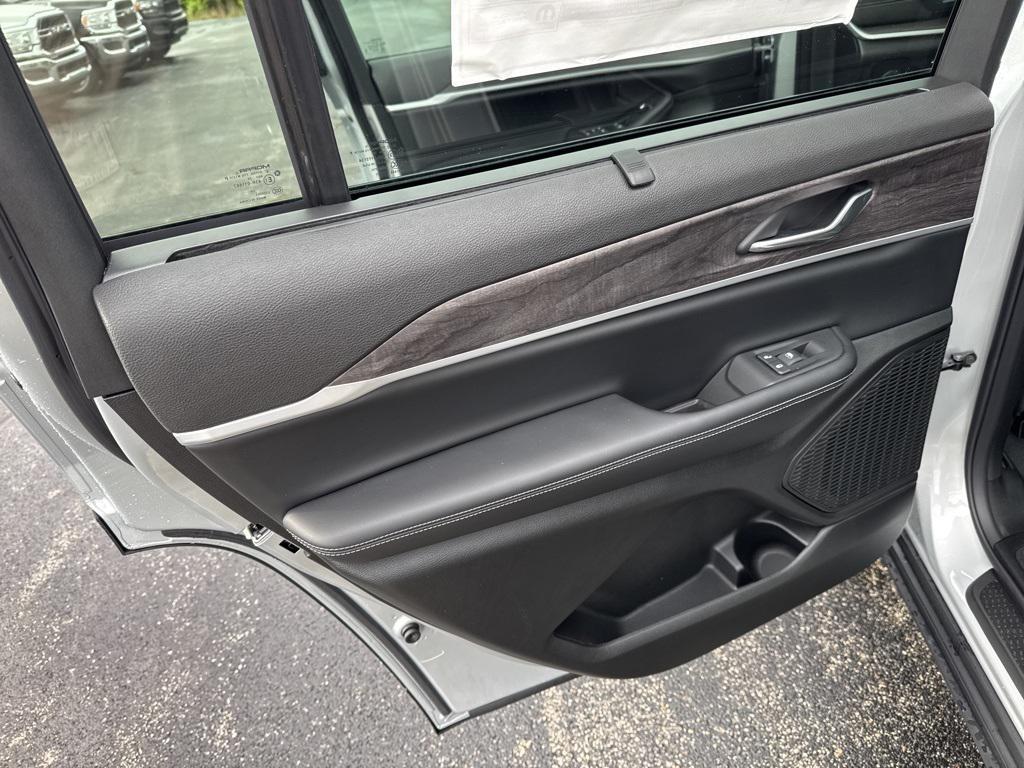 new 2025 Jeep Grand Cherokee L car, priced at $55,955