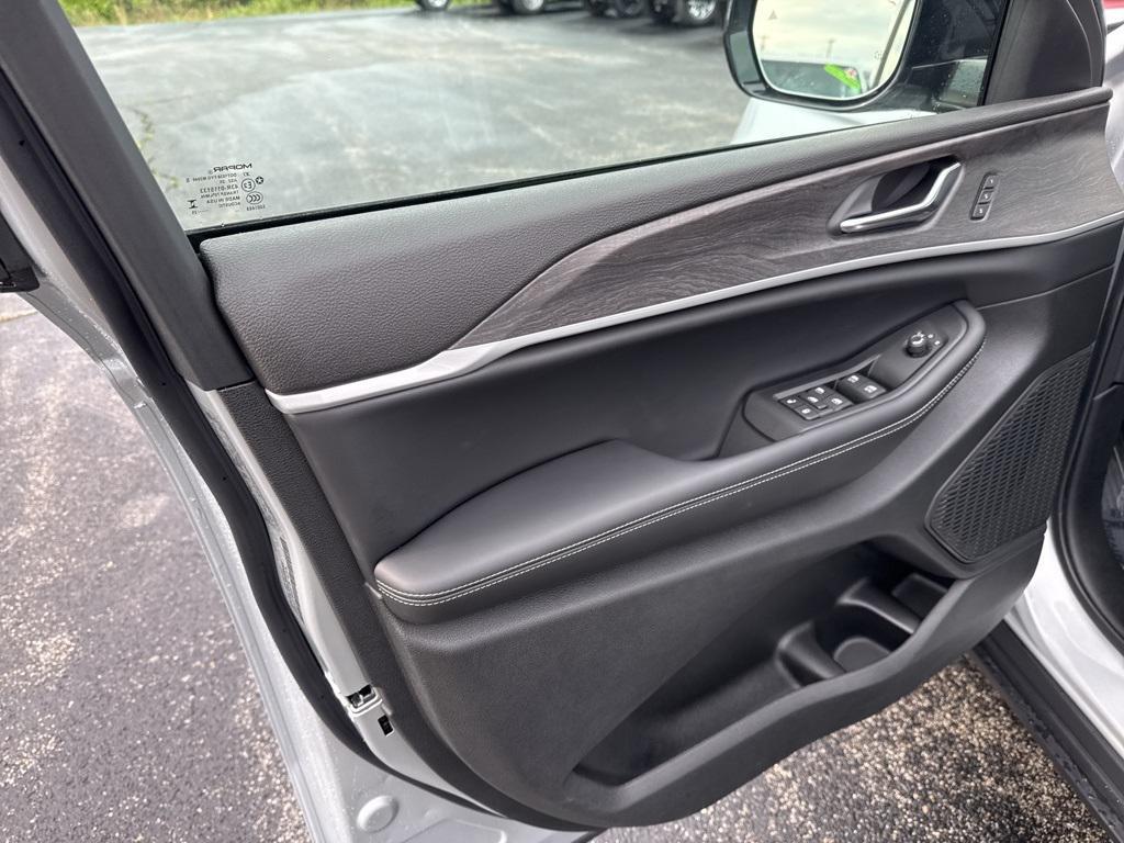 new 2025 Jeep Grand Cherokee L car, priced at $55,955