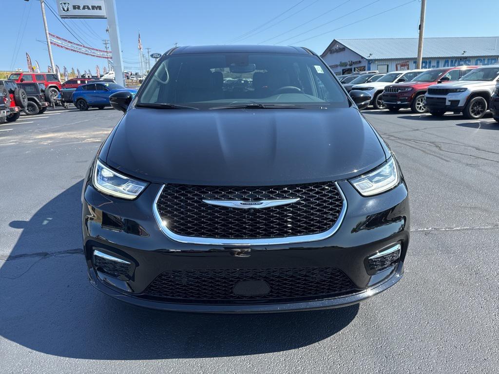 new 2025 Chrysler Pacifica car, priced at $44,225