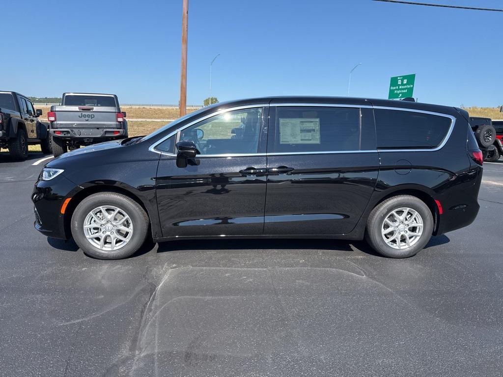 new 2025 Chrysler Pacifica car, priced at $44,225