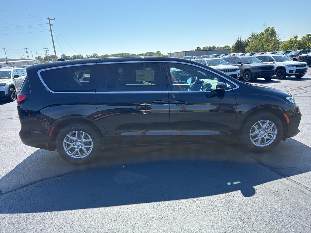 new 2025 Chrysler Pacifica car, priced at $44,225