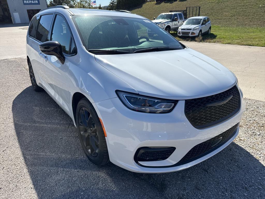 new 2026 Chrysler Pacifica car, priced at $51,039