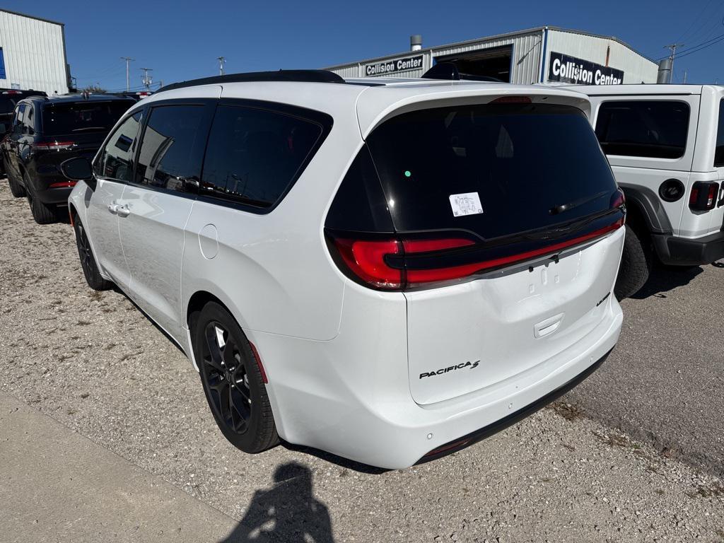 new 2026 Chrysler Pacifica car, priced at $51,039