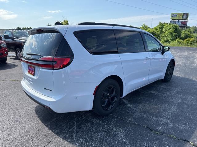 new 2025 Chrysler Pacifica Hybrid car, priced at $60,080