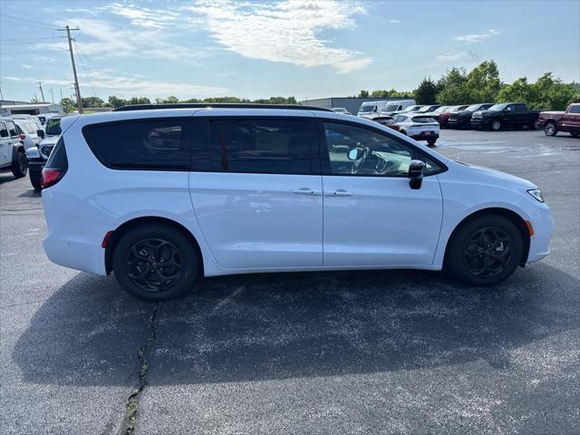new 2025 Chrysler Pacifica Hybrid car, priced at $60,080