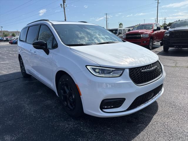 new 2025 Chrysler Pacifica Hybrid car, priced at $60,080