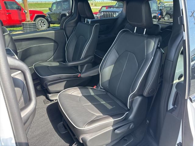 new 2025 Chrysler Pacifica Hybrid car, priced at $60,080