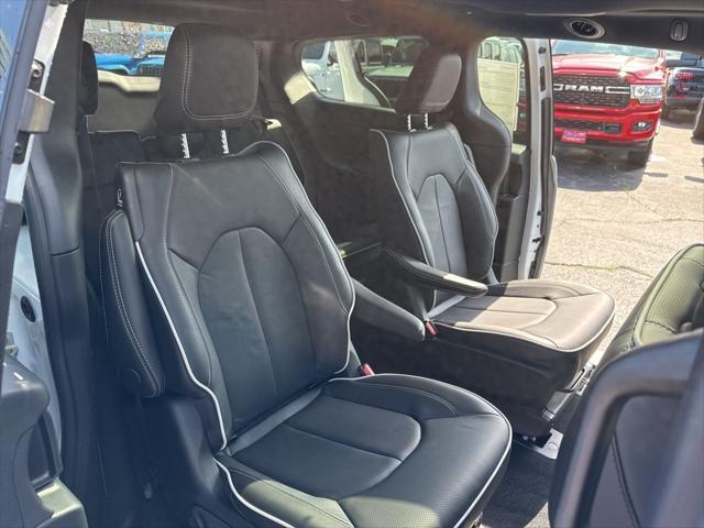 new 2025 Chrysler Pacifica Hybrid car, priced at $60,080