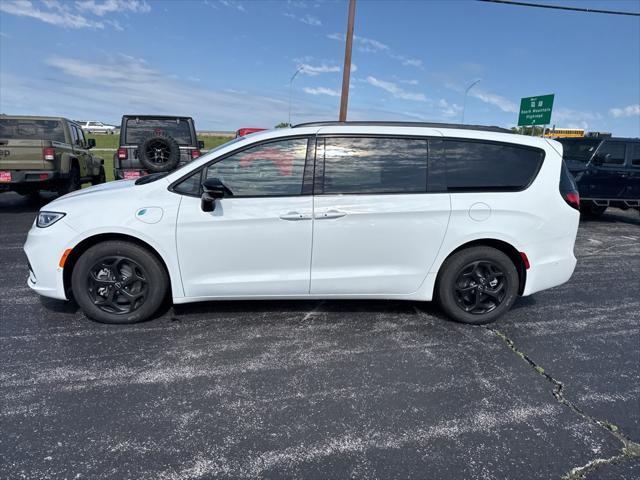 new 2025 Chrysler Pacifica Hybrid car, priced at $60,080