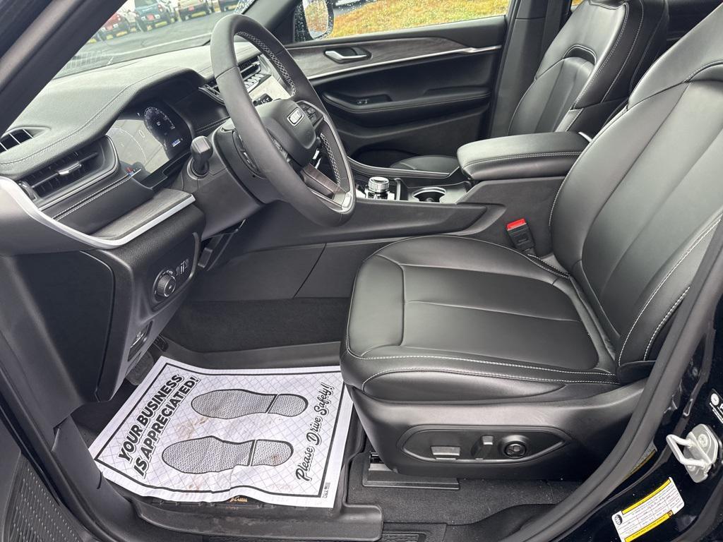 used 2025 Jeep Grand Cherokee car, priced at $42,988