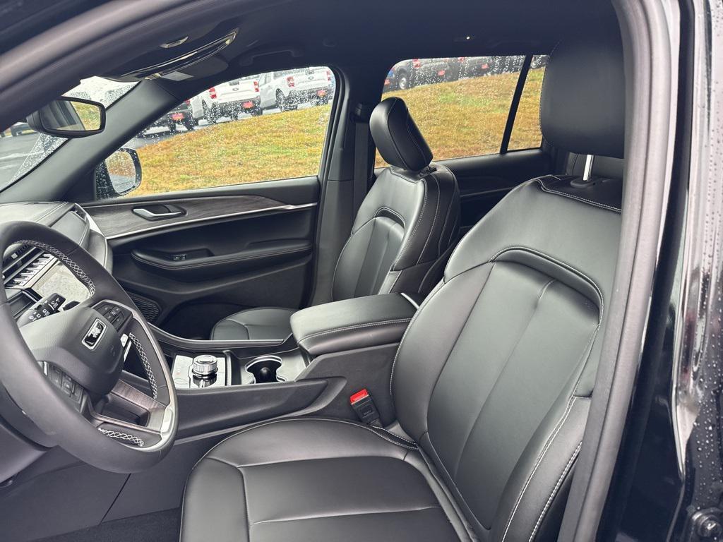 used 2025 Jeep Grand Cherokee car, priced at $42,988