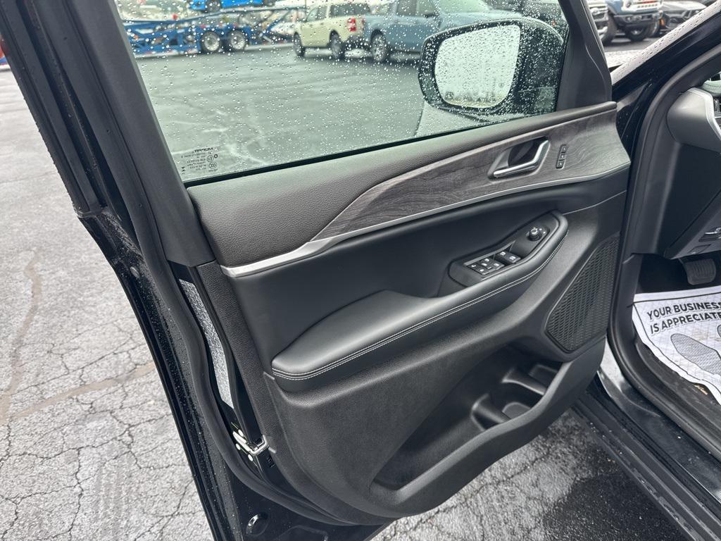 used 2025 Jeep Grand Cherokee car, priced at $42,988