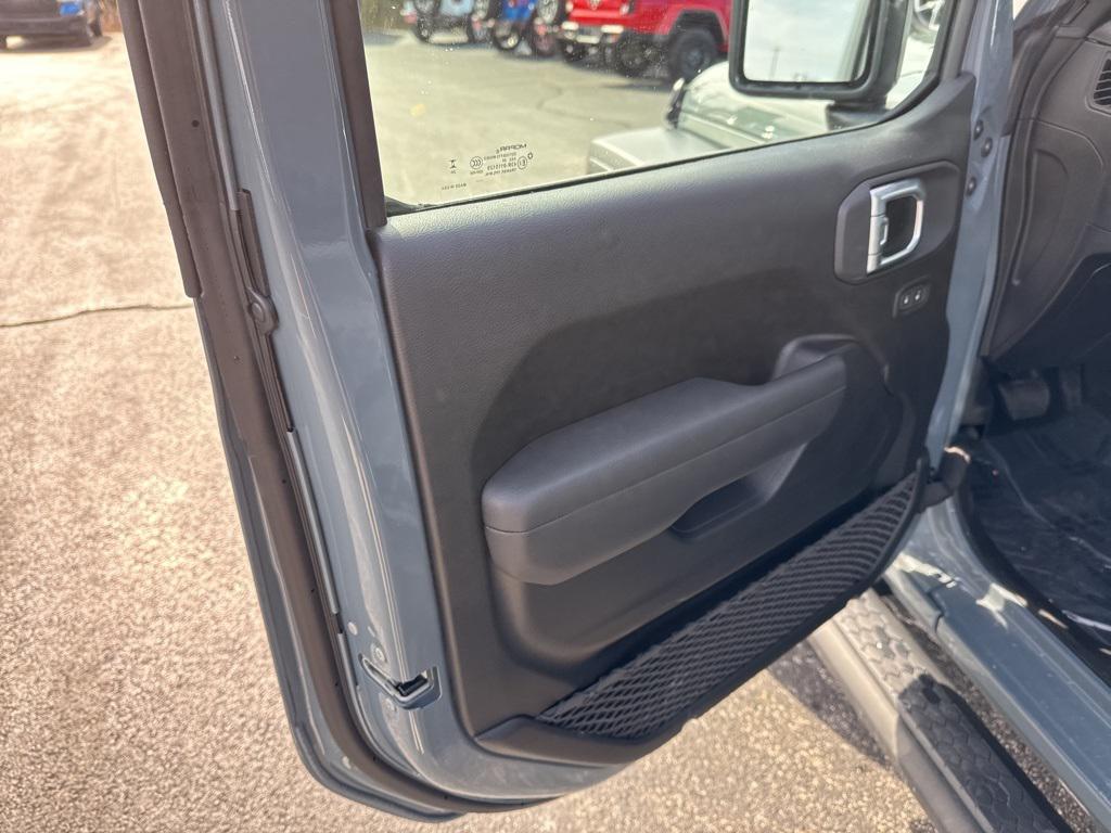 new 2025 Jeep Wrangler car, priced at $44,140