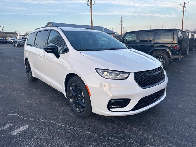 new 2024 Chrysler Pacifica car, priced at $49,304