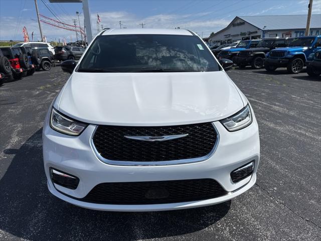 new 2025 Chrysler Pacifica Hybrid car, priced at $54,330