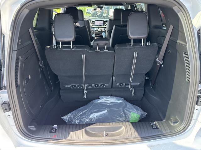 new 2025 Chrysler Pacifica Hybrid car, priced at $54,330