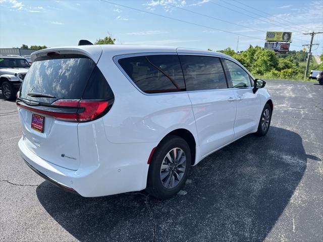 new 2025 Chrysler Pacifica Hybrid car, priced at $54,330