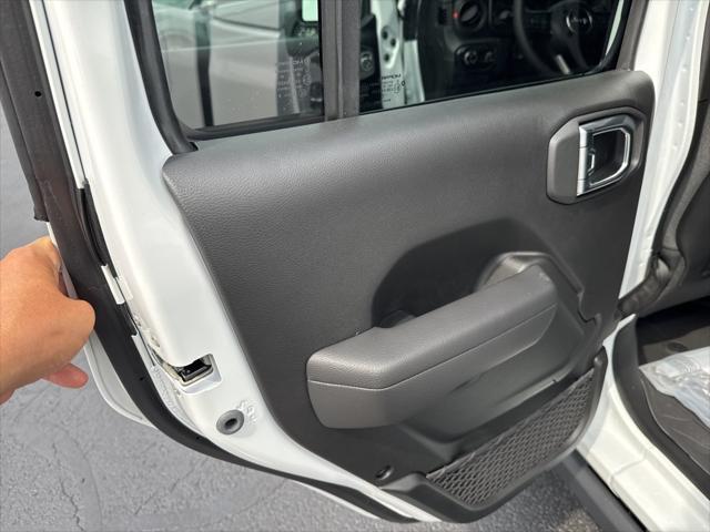 new 2025 Jeep Gladiator car, priced at $56,455