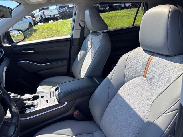 used 2022 Toyota Highlander Hybrid car, priced at $32,887