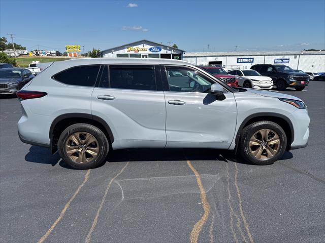 used 2022 Toyota Highlander Hybrid car, priced at $32,887