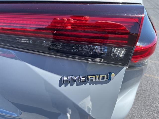 used 2022 Toyota Highlander Hybrid car, priced at $32,887