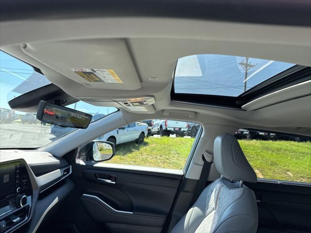 used 2022 Toyota Highlander Hybrid car, priced at $32,887