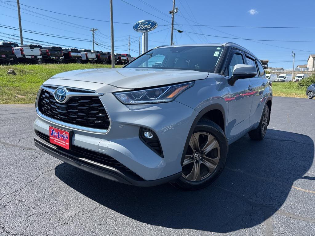 used 2022 Toyota Highlander Hybrid car, priced at $32,312
