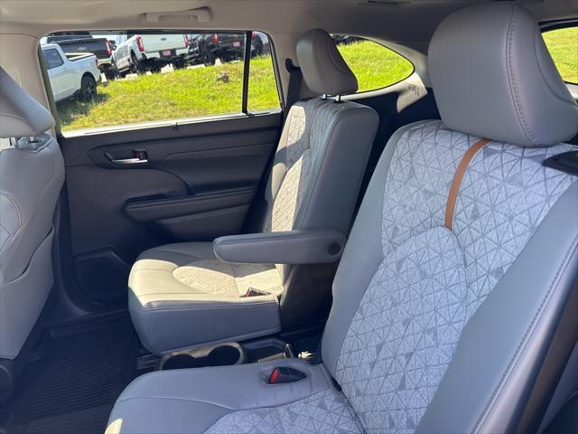 used 2022 Toyota Highlander Hybrid car, priced at $32,887
