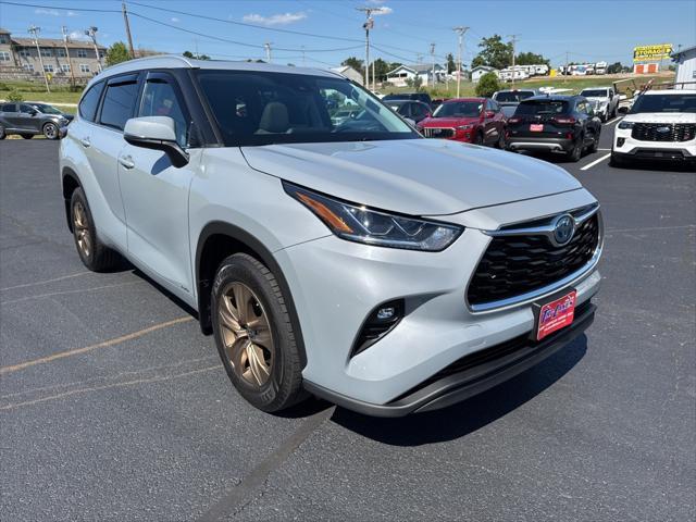used 2022 Toyota Highlander Hybrid car, priced at $32,887