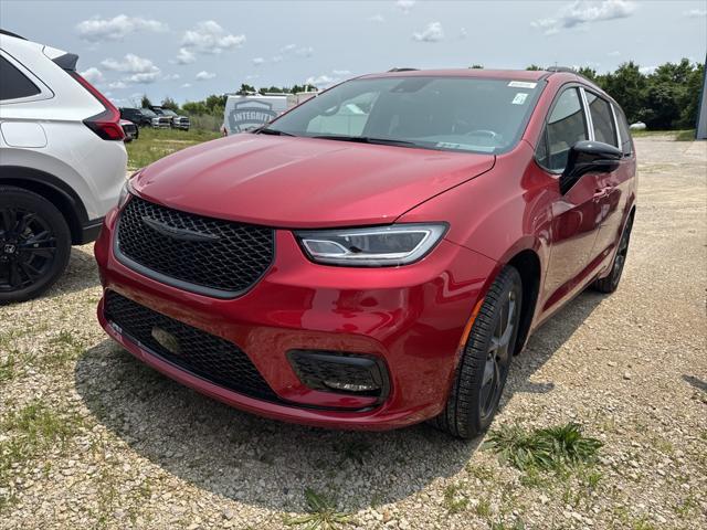 new 2025 Chrysler Pacifica car, priced at $53,340