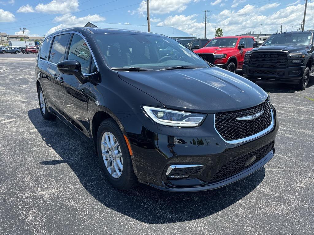 new 2025 Chrysler Pacifica car, priced at $45,920