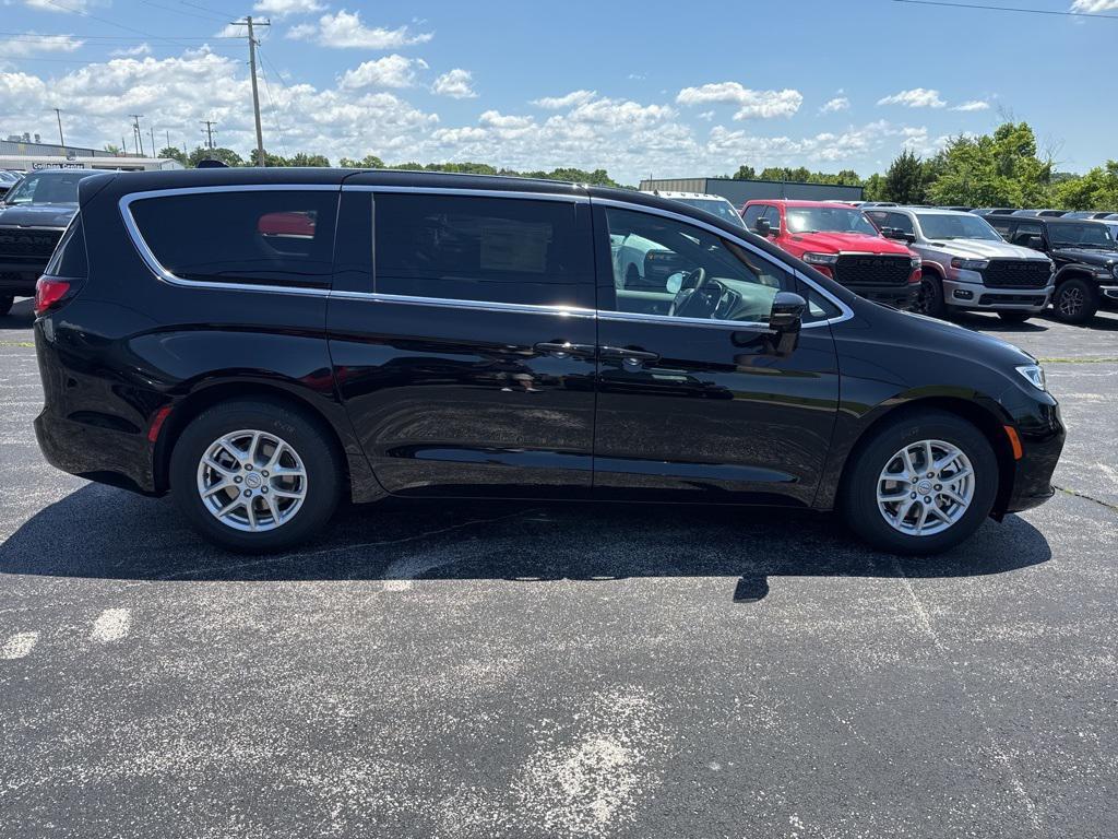 new 2025 Chrysler Pacifica car, priced at $45,920