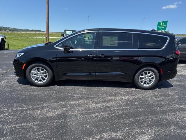 new 2025 Chrysler Pacifica car, priced at $47,620