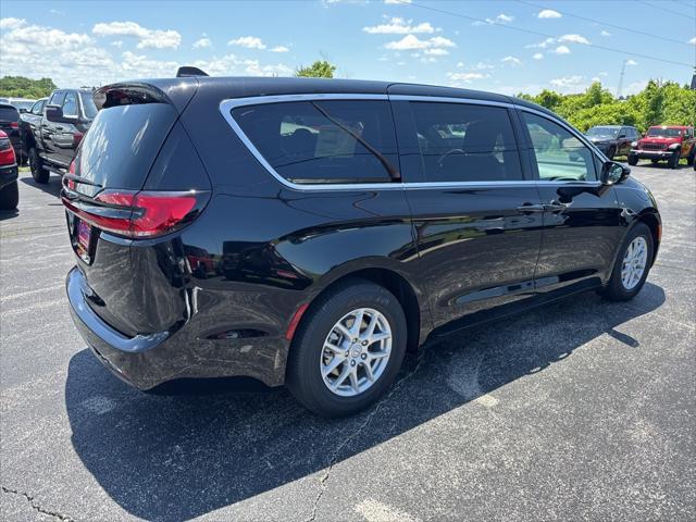 new 2025 Chrysler Pacifica car, priced at $47,620