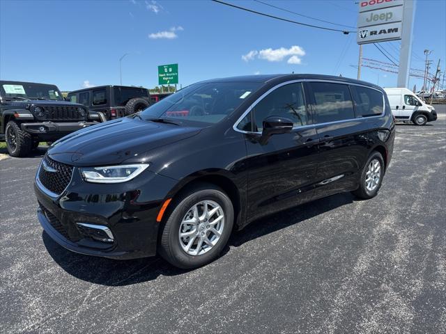 new 2025 Chrysler Pacifica car, priced at $47,620