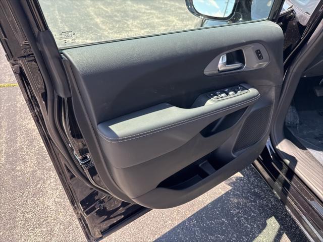 new 2025 Chrysler Pacifica car, priced at $47,620