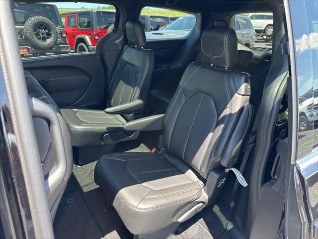 new 2025 Chrysler Pacifica car, priced at $47,620