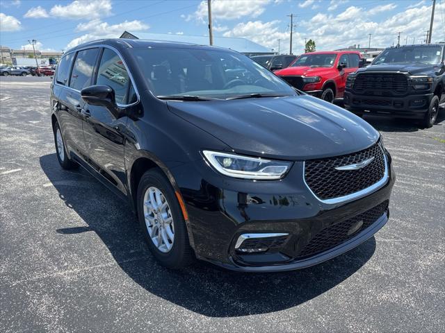 new 2025 Chrysler Pacifica car, priced at $47,620