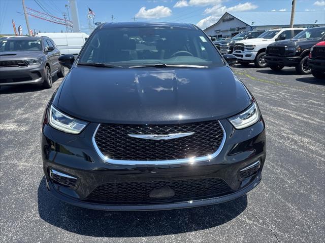 new 2025 Chrysler Pacifica car, priced at $47,620