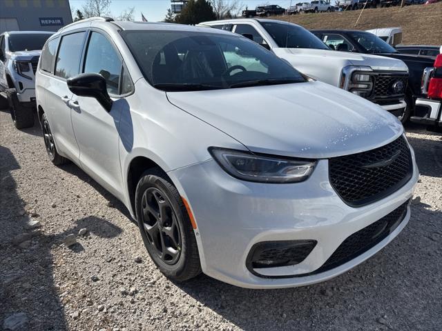 new 2025 Chrysler Pacifica Hybrid car, priced at $57,987