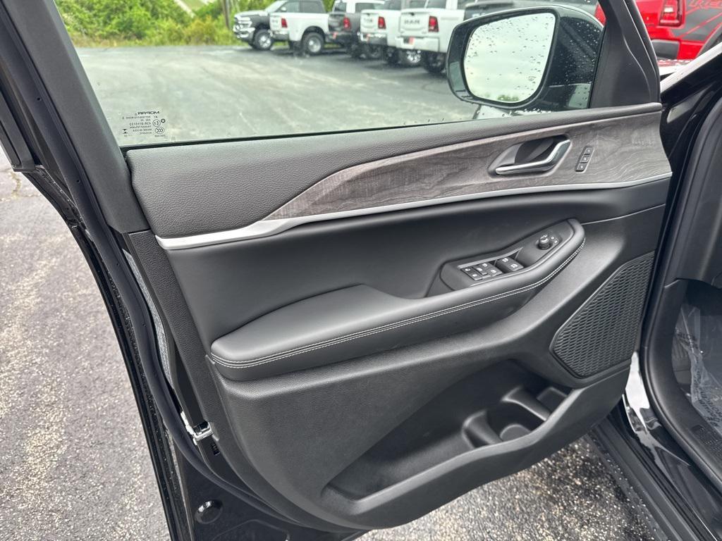 new 2025 Jeep Grand Cherokee L car, priced at $52,065