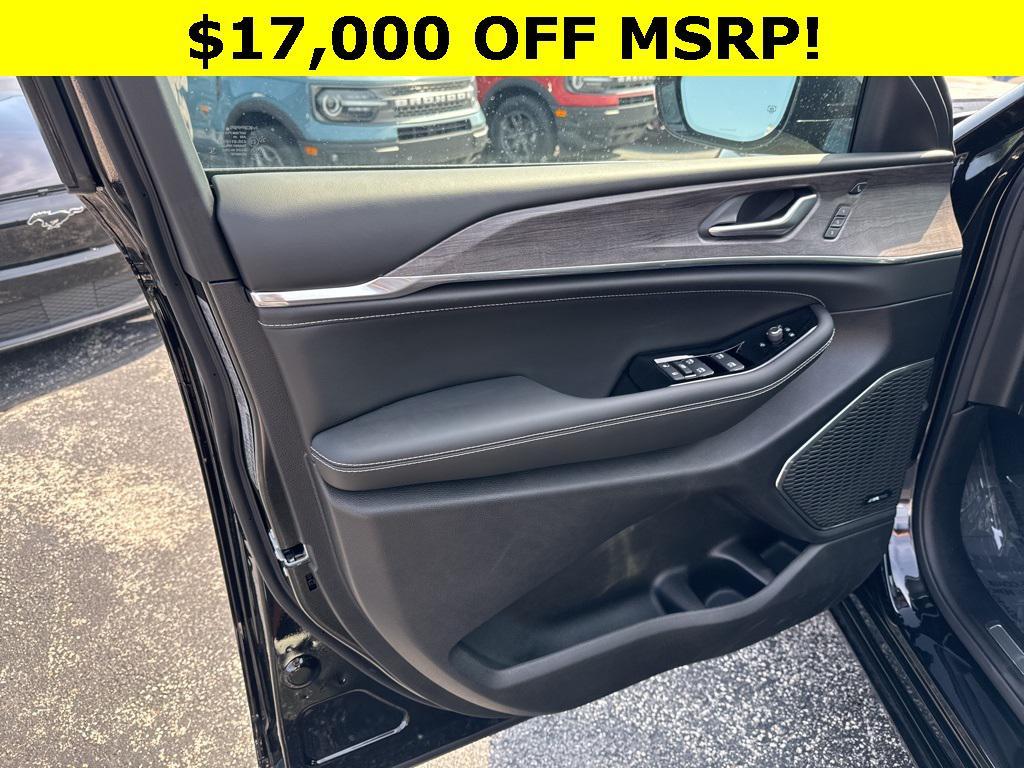 new 2024 Jeep Grand Cherokee L car, priced at $58,159