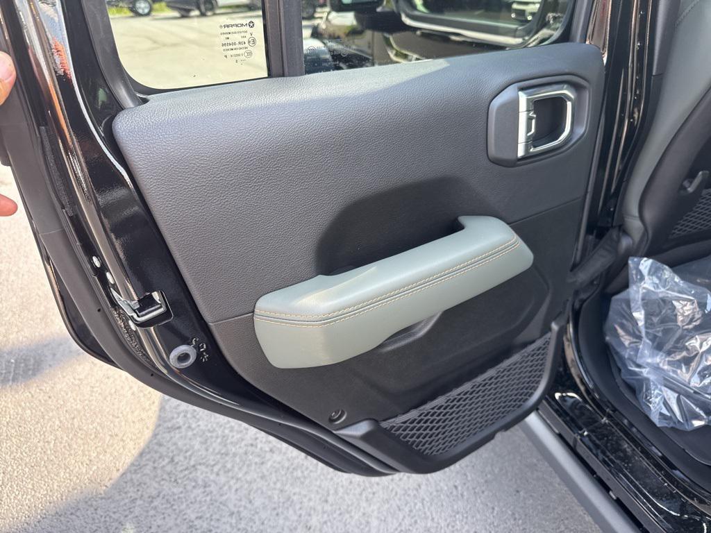 new 2025 Jeep Gladiator car, priced at $56,680