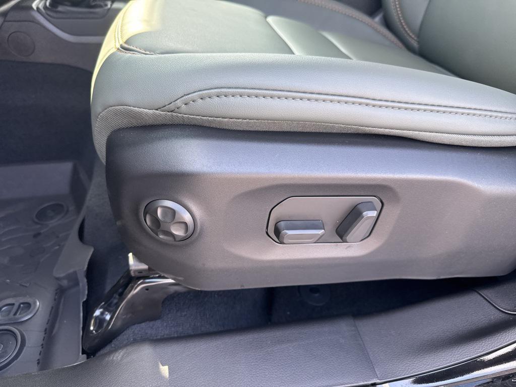 new 2025 Jeep Gladiator car, priced at $56,680