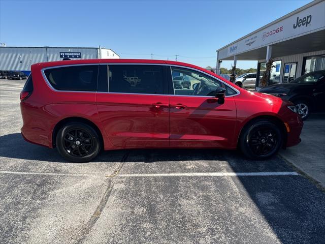 new 2024 Chrysler Pacifica car, priced at $42,288