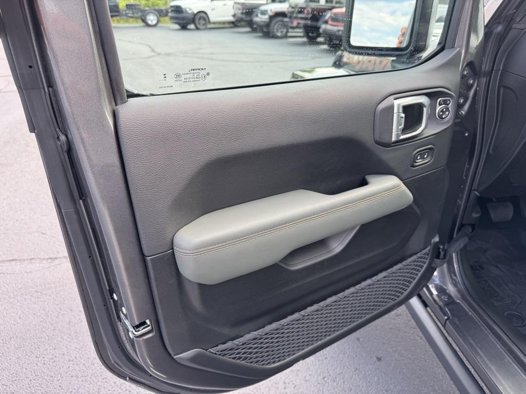 new 2025 Jeep Gladiator car, priced at $56,940