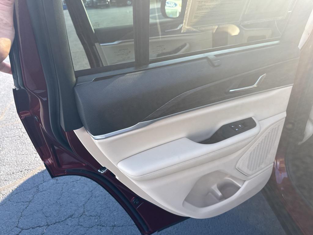 used 2024 Jeep Grand Cherokee car, priced at $38,451