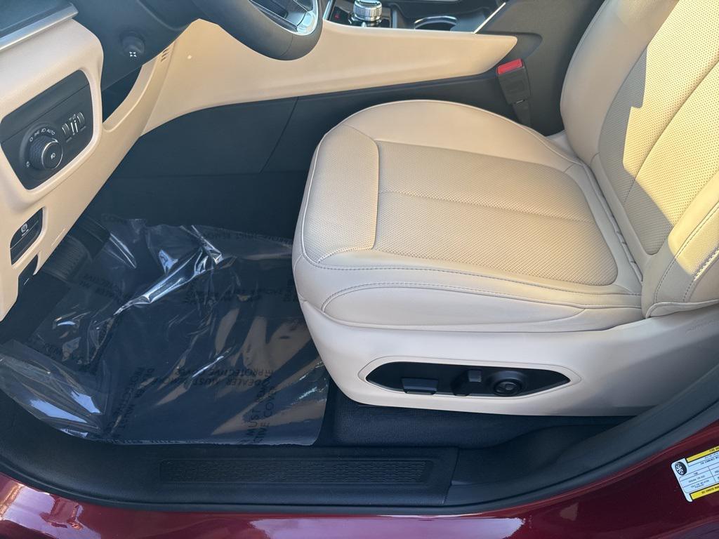 used 2024 Jeep Grand Cherokee car, priced at $38,451