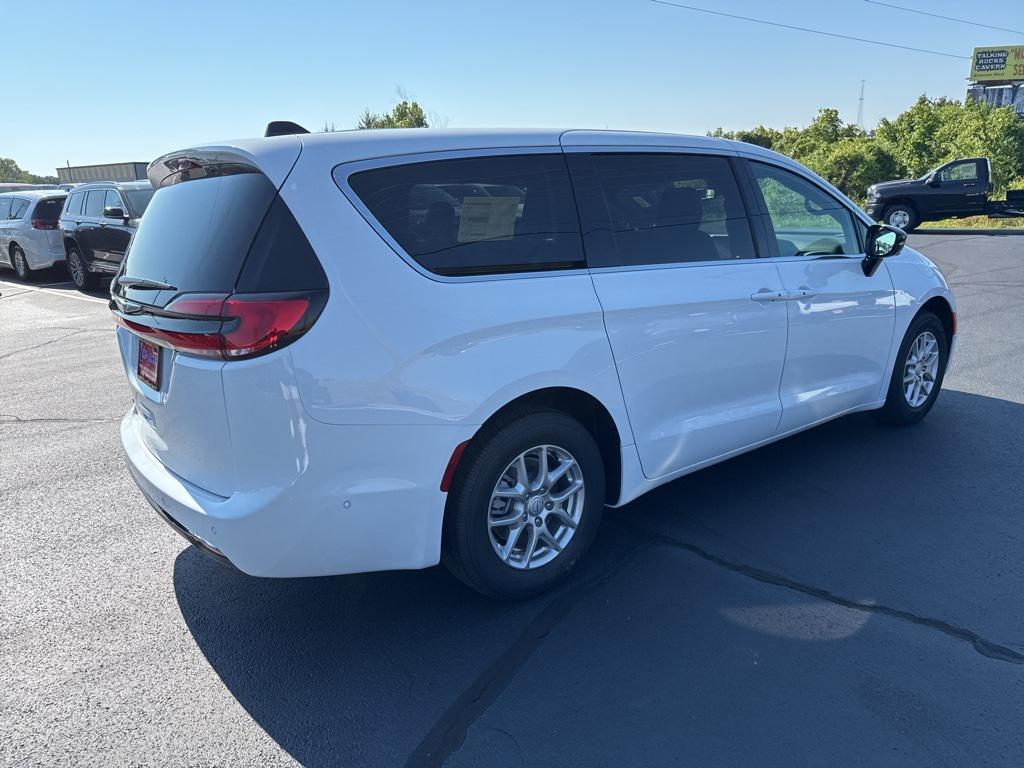 new 2025 Chrysler Pacifica car, priced at $44,425